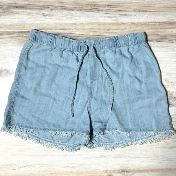 NWT: Tahari Tencel Shorts with Frayed Hem Medium in Light Blue - Picture 1 of 3